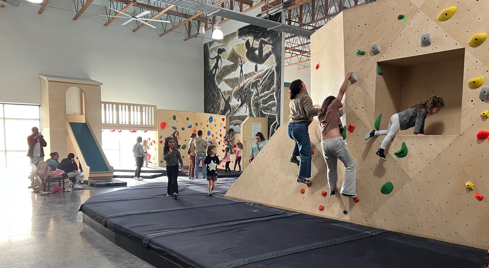Family boulder with parents and kids